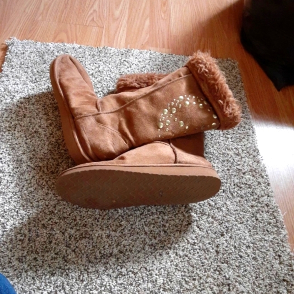 Bamboo boots with fur trim